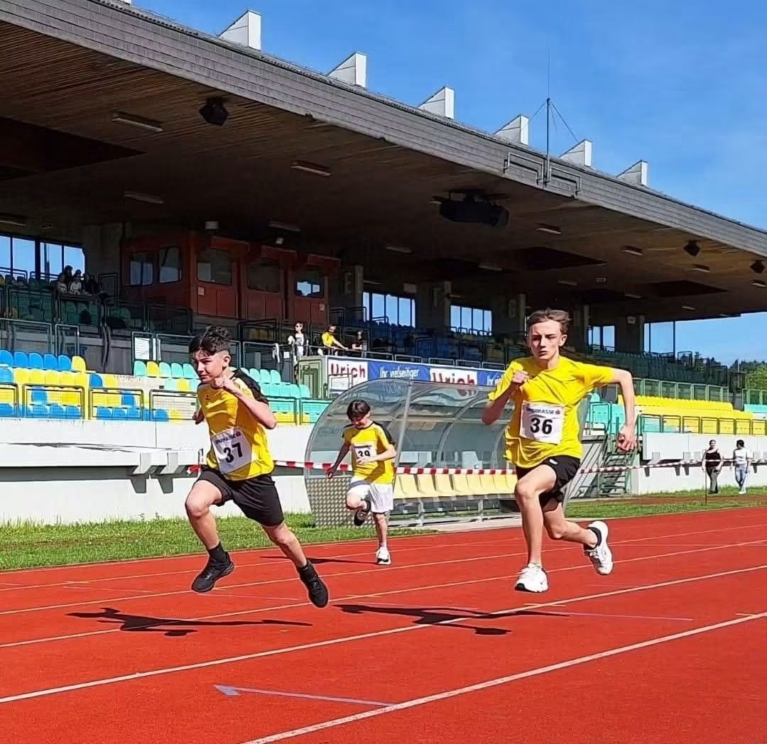 Sportklasse im Turnsaal oder beim Wettkampf
